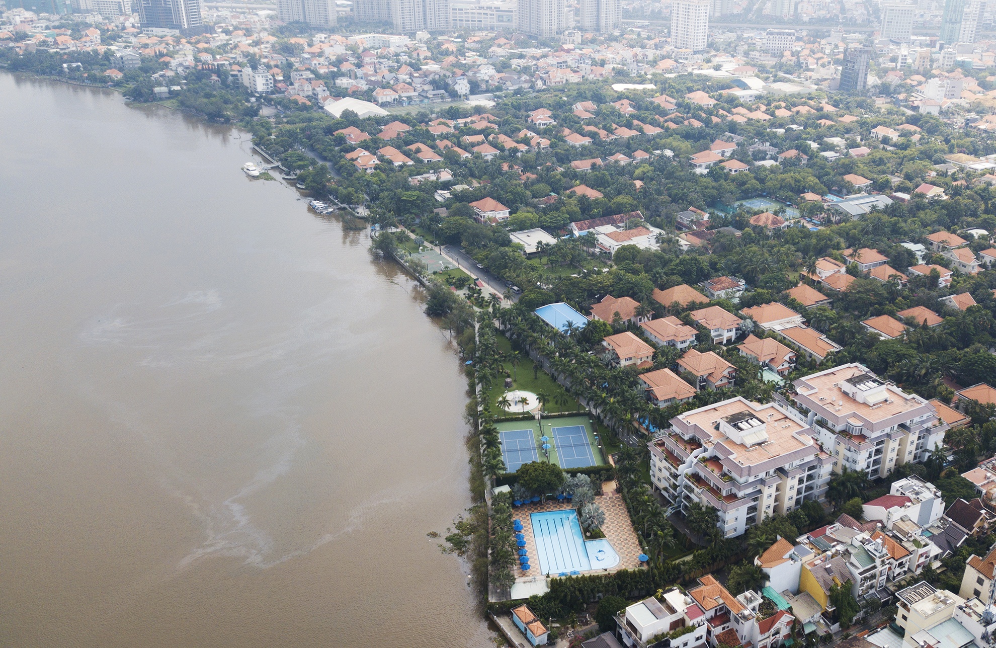 Biet thu bit kin bo song khu nha giau Thao Dien anh 2