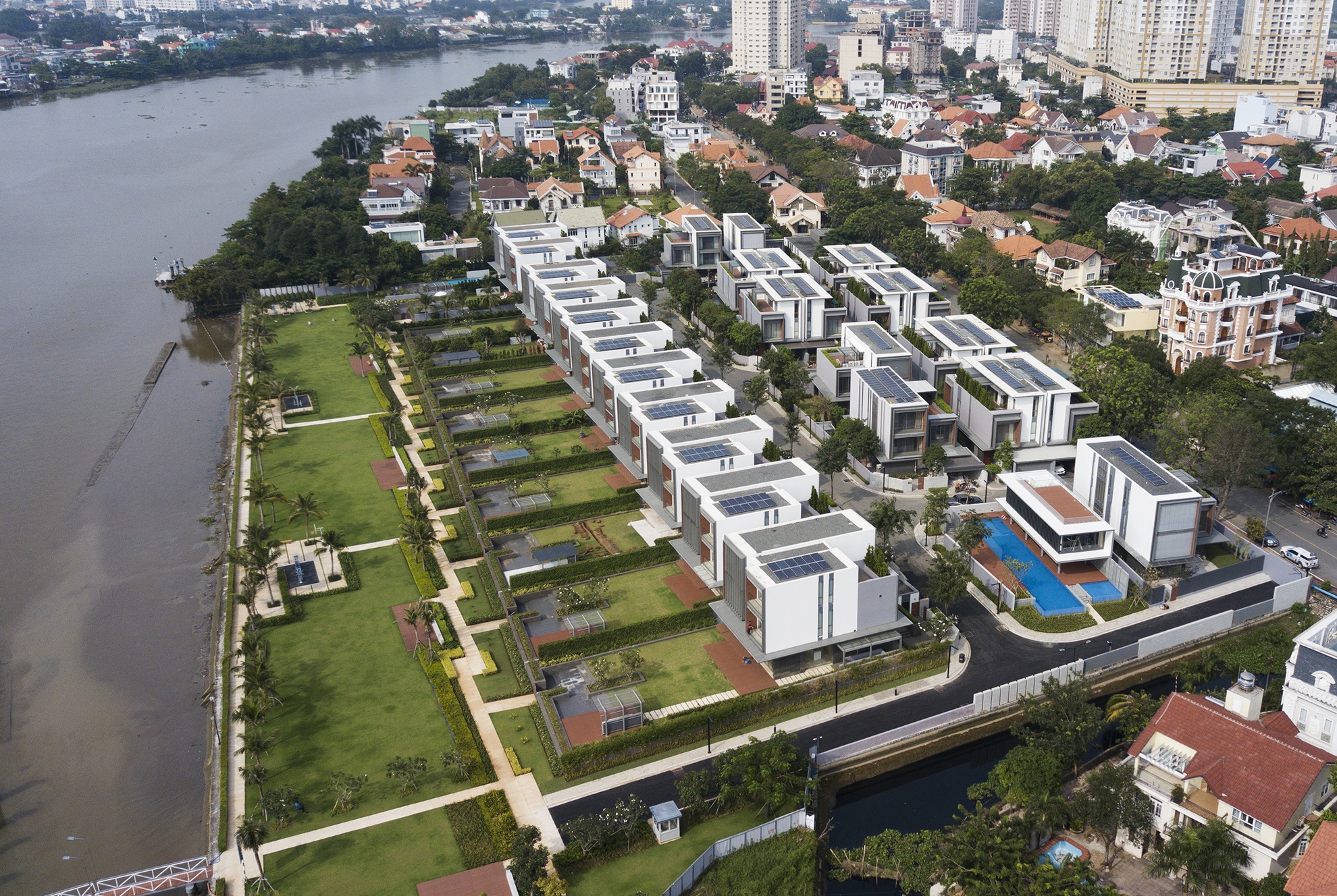 Biet thu bit kin bo song khu nha giau Thao Dien anh 3