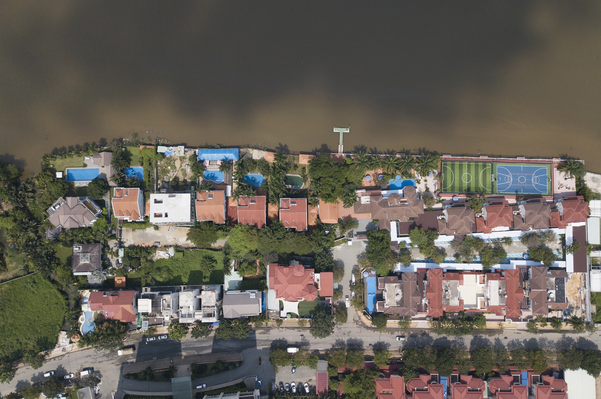 Biet thu bit kin bo song khu nha giau Thao Dien anh 9