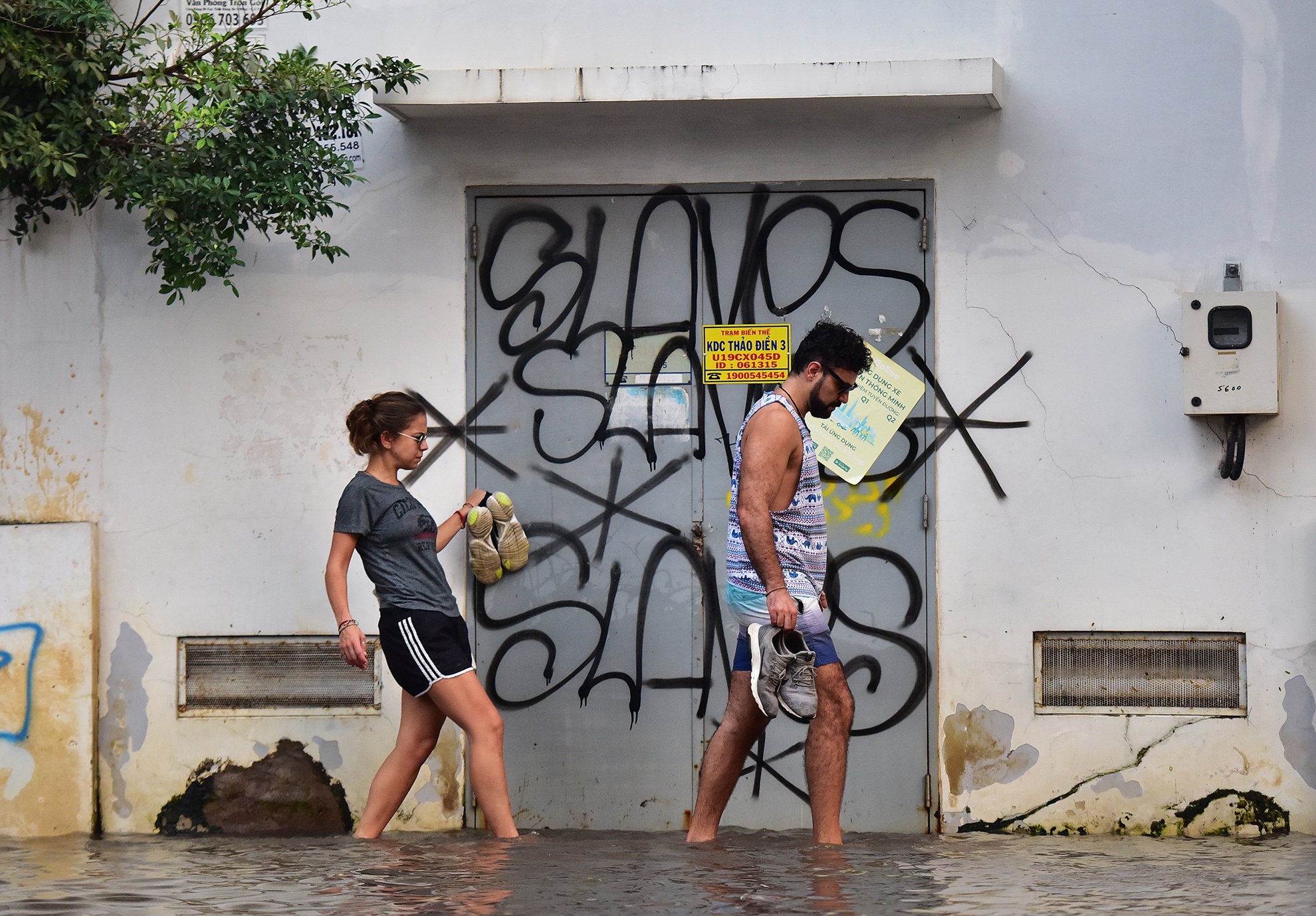 Khu nha giau Thao Dien lai menh mong nuoc vi ngap anh 6