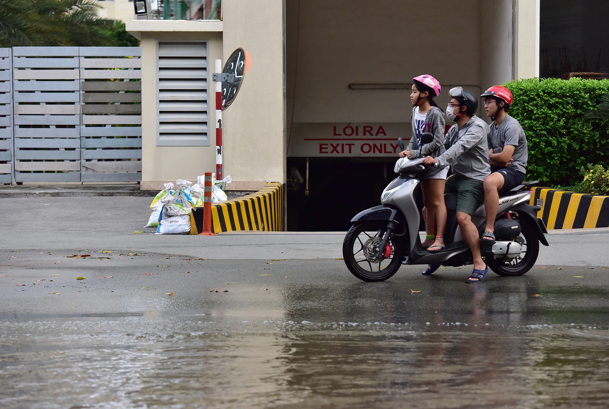 Khu nha giau Thao Dien lai menh mong nuoc vi ngap anh 7