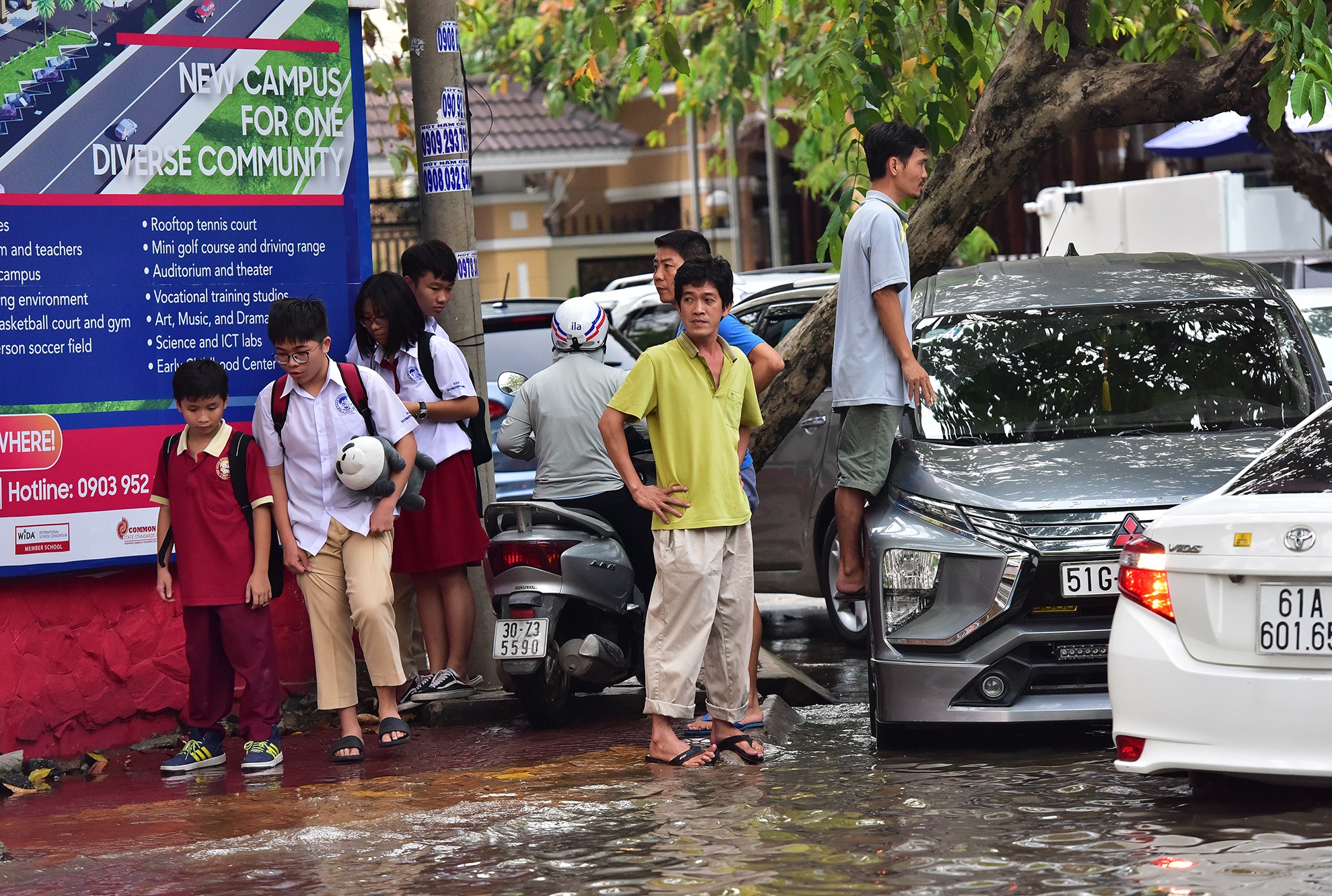 Nguoi Sai Gon bi bom ve nha giua nuoc ngap anh 3
