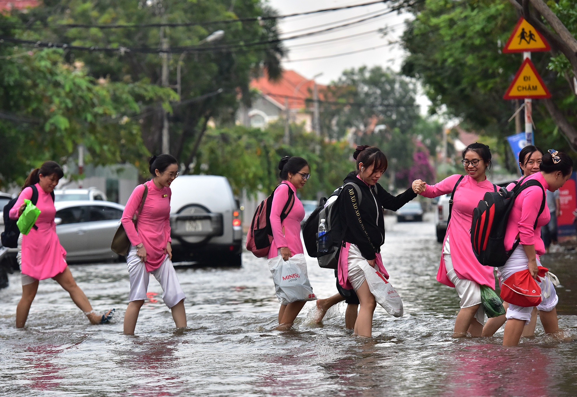 Nguoi Sai Gon bi bom ve nha giua nuoc ngap anh 4
