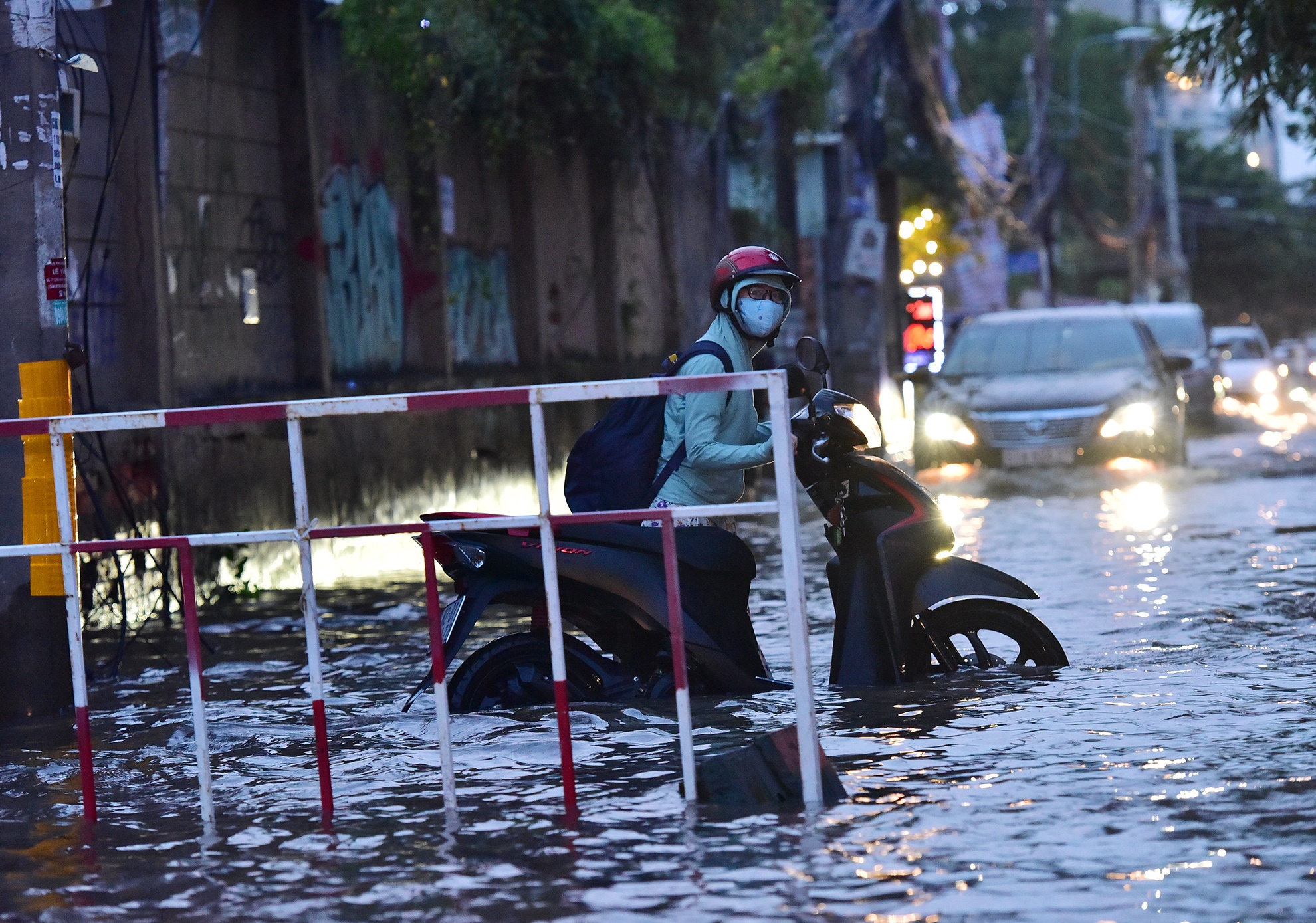 Nguoi Sai Gon bi bom ve nha giua nuoc ngap anh 6