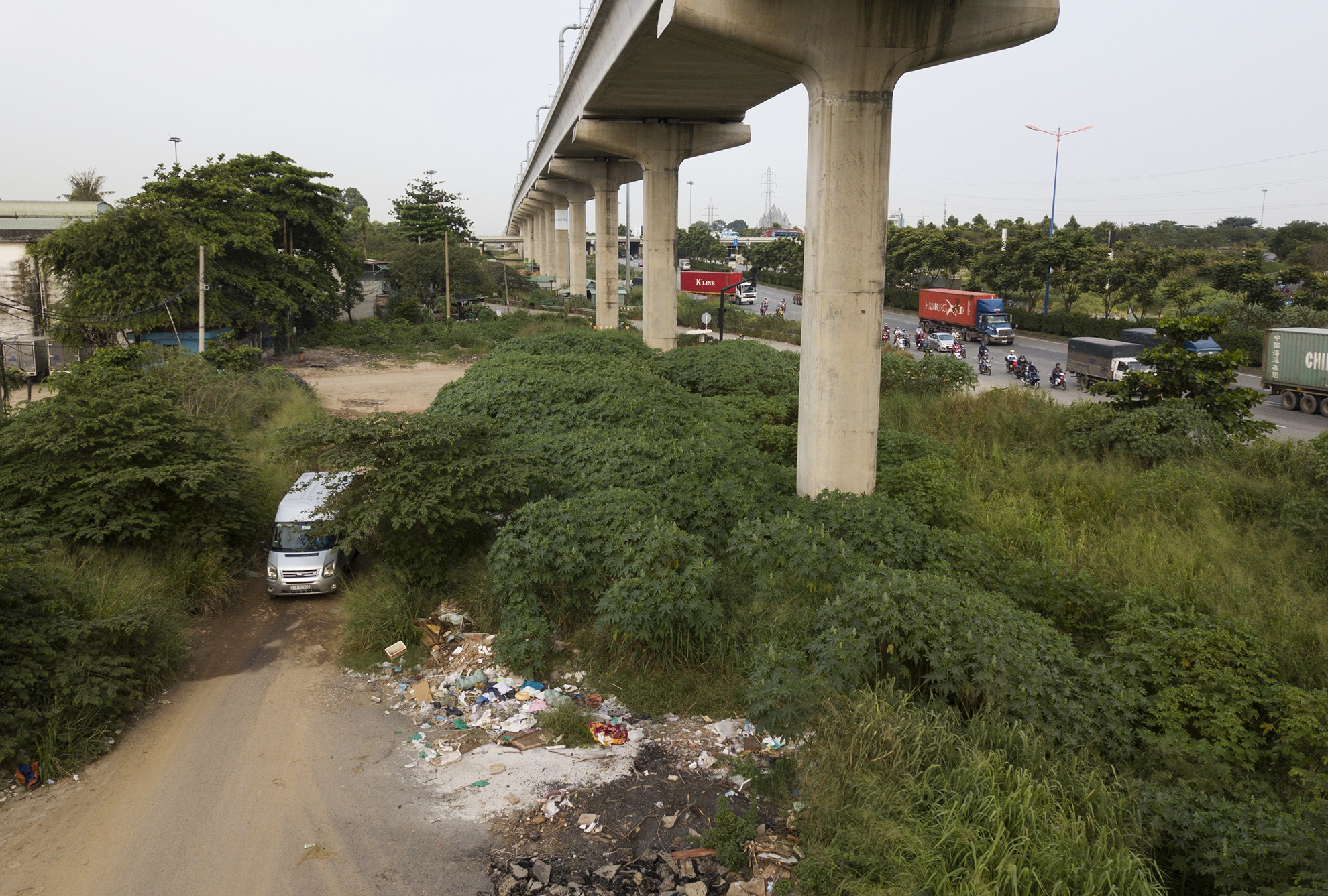 Thong xe nut giao thong DHQG TP.HCM anh 12