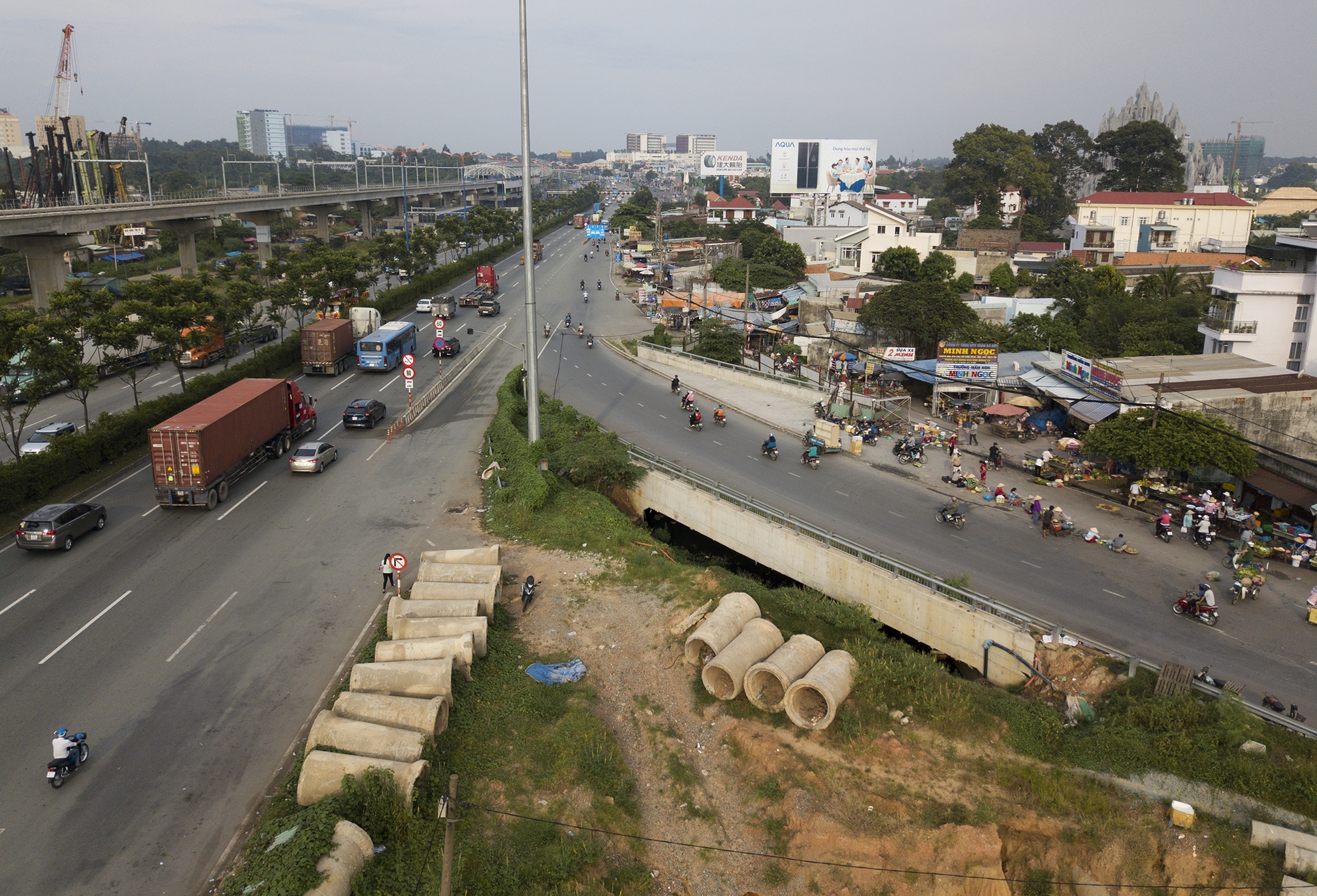 Thong xe nut giao thong DHQG TP.HCM anh 14