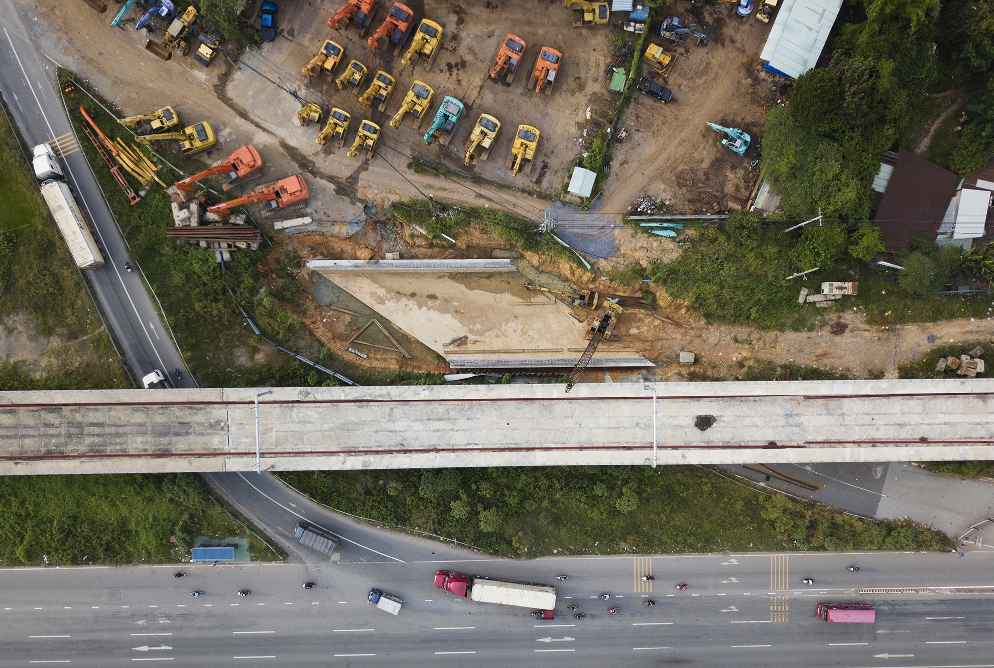 Thong xe nut giao thong DHQG TP.HCM anh 15