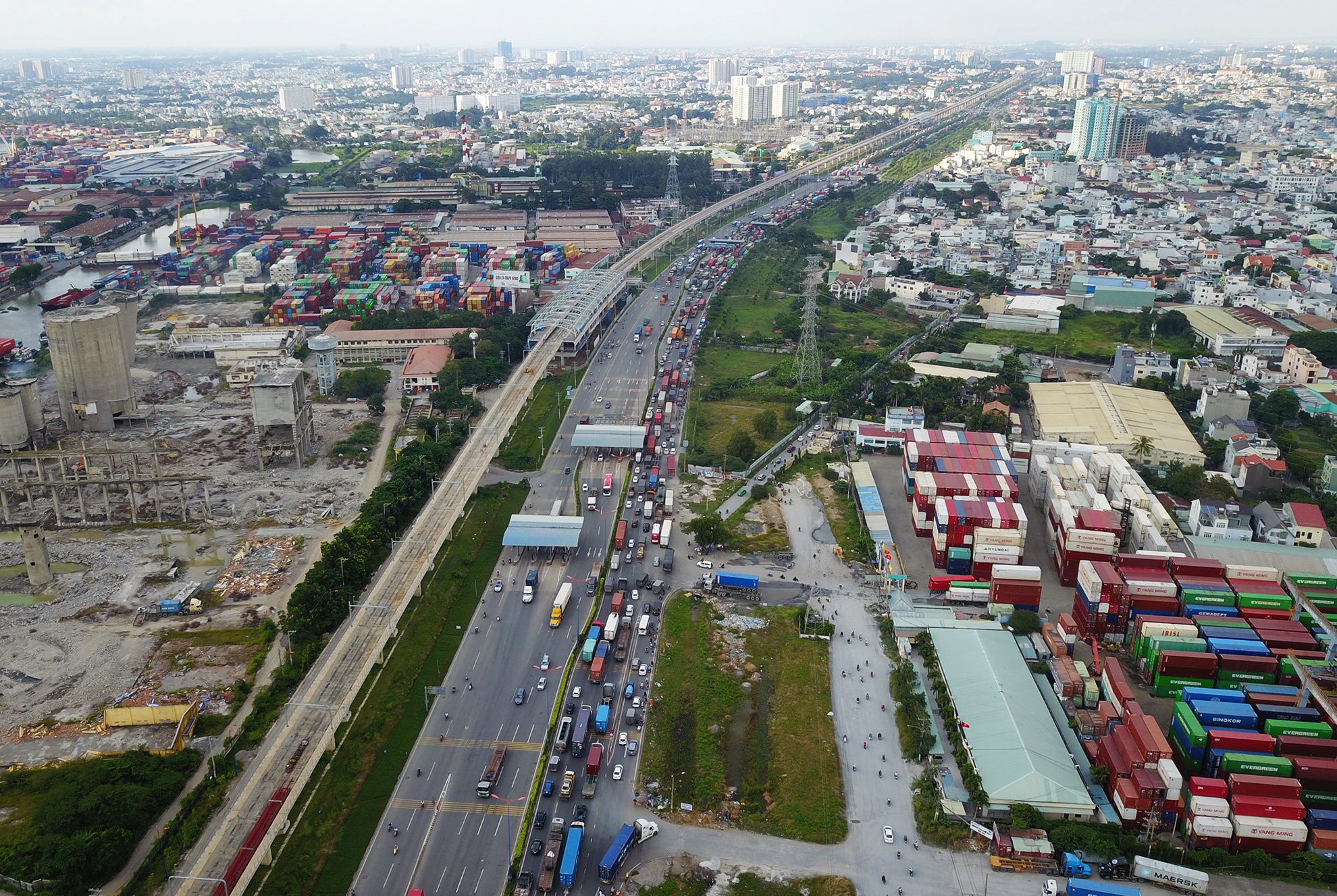 Thong xe nut giao thong DHQG TP.HCM anh 8