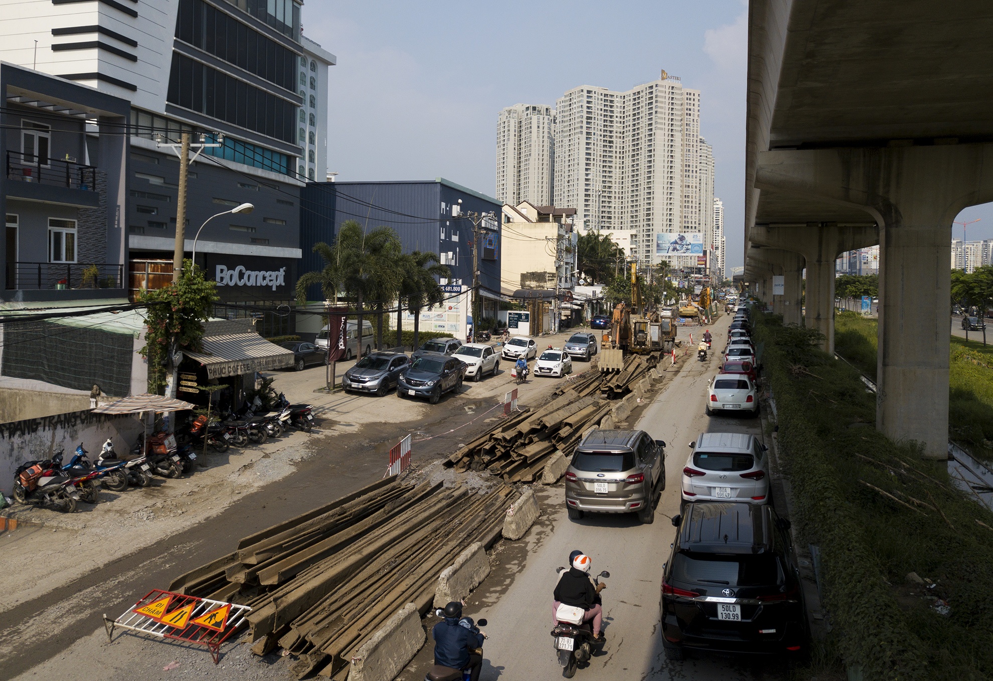 Thong xe nut giao thong DHQG TP.HCM anh 16