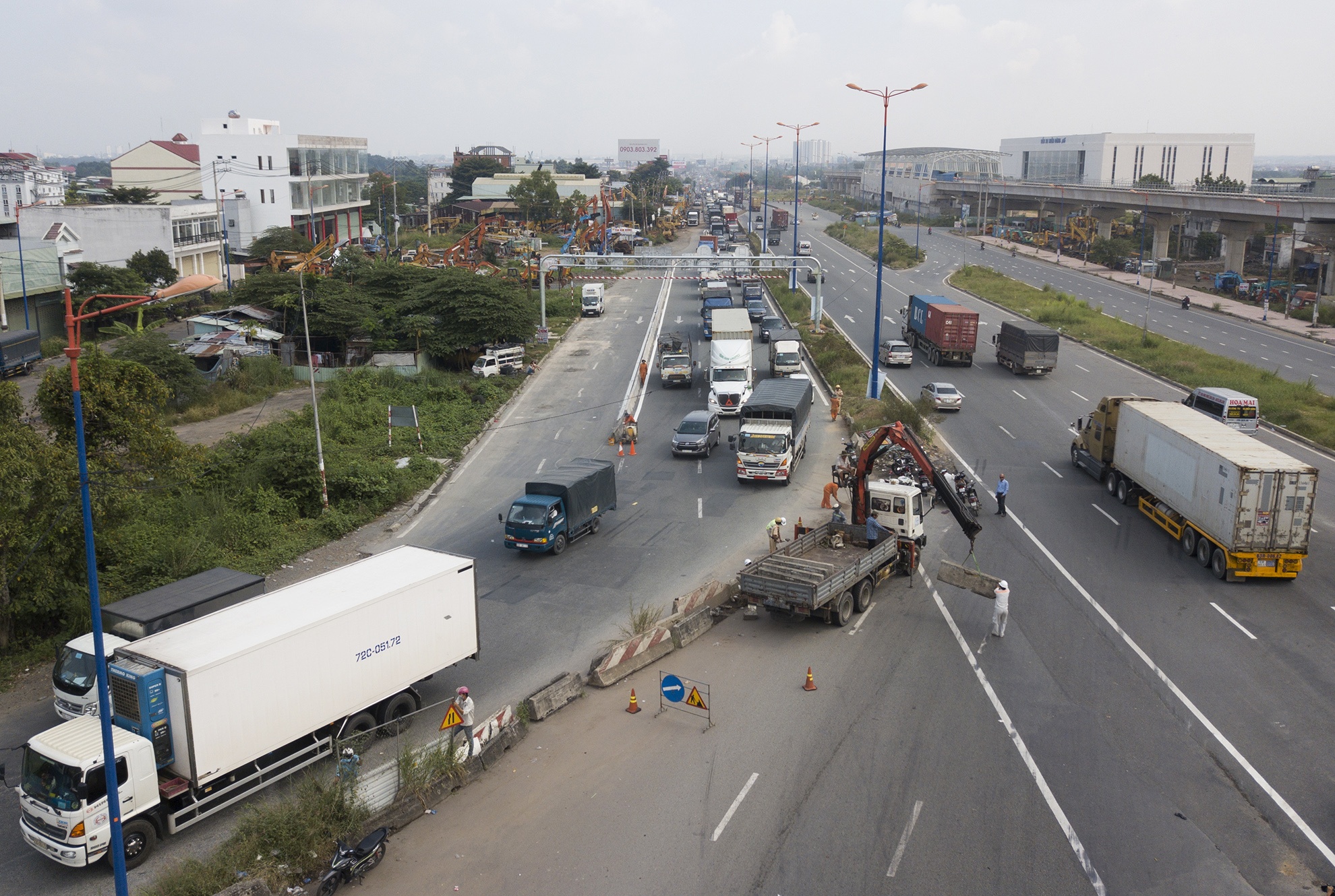 Thong xe nut giao thong DHQG TP.HCM anh 1