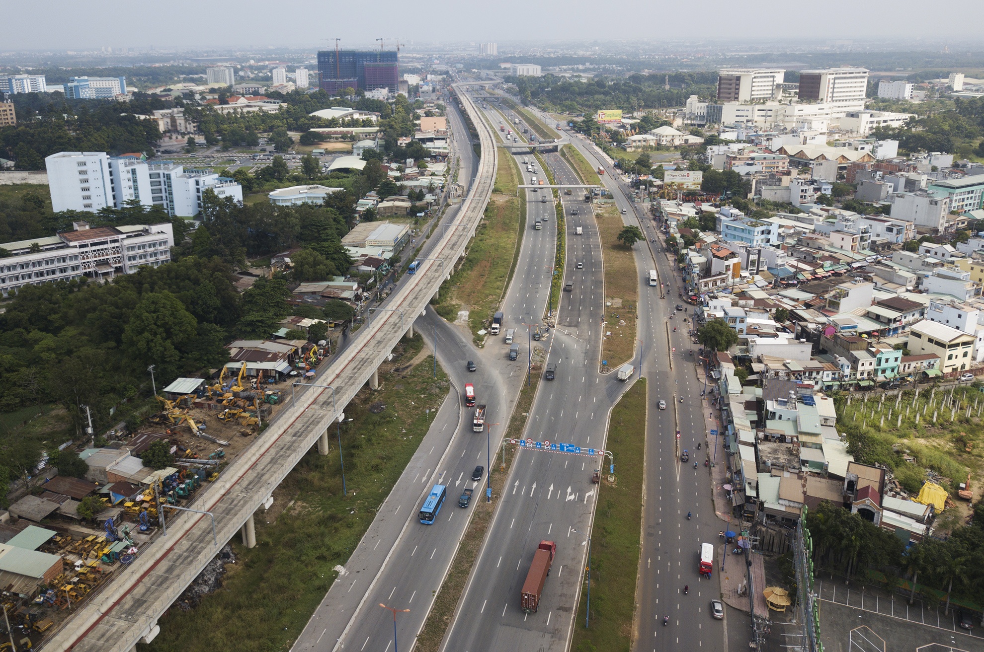 Thong xe nut giao thong DHQG TP.HCM anh 2