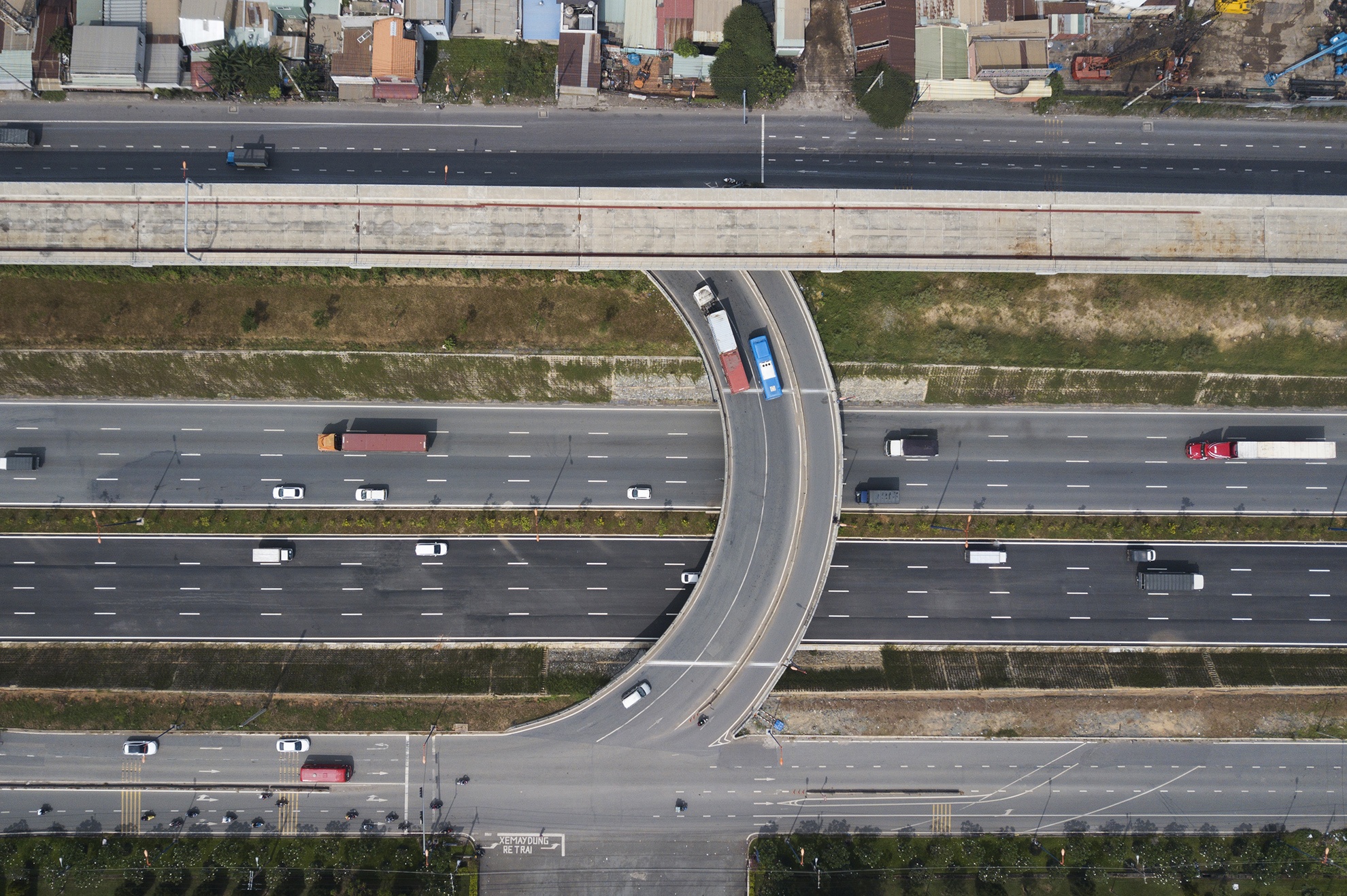 Thong xe nut giao Dai hoc Quoc gia TP.HCM hinh anh