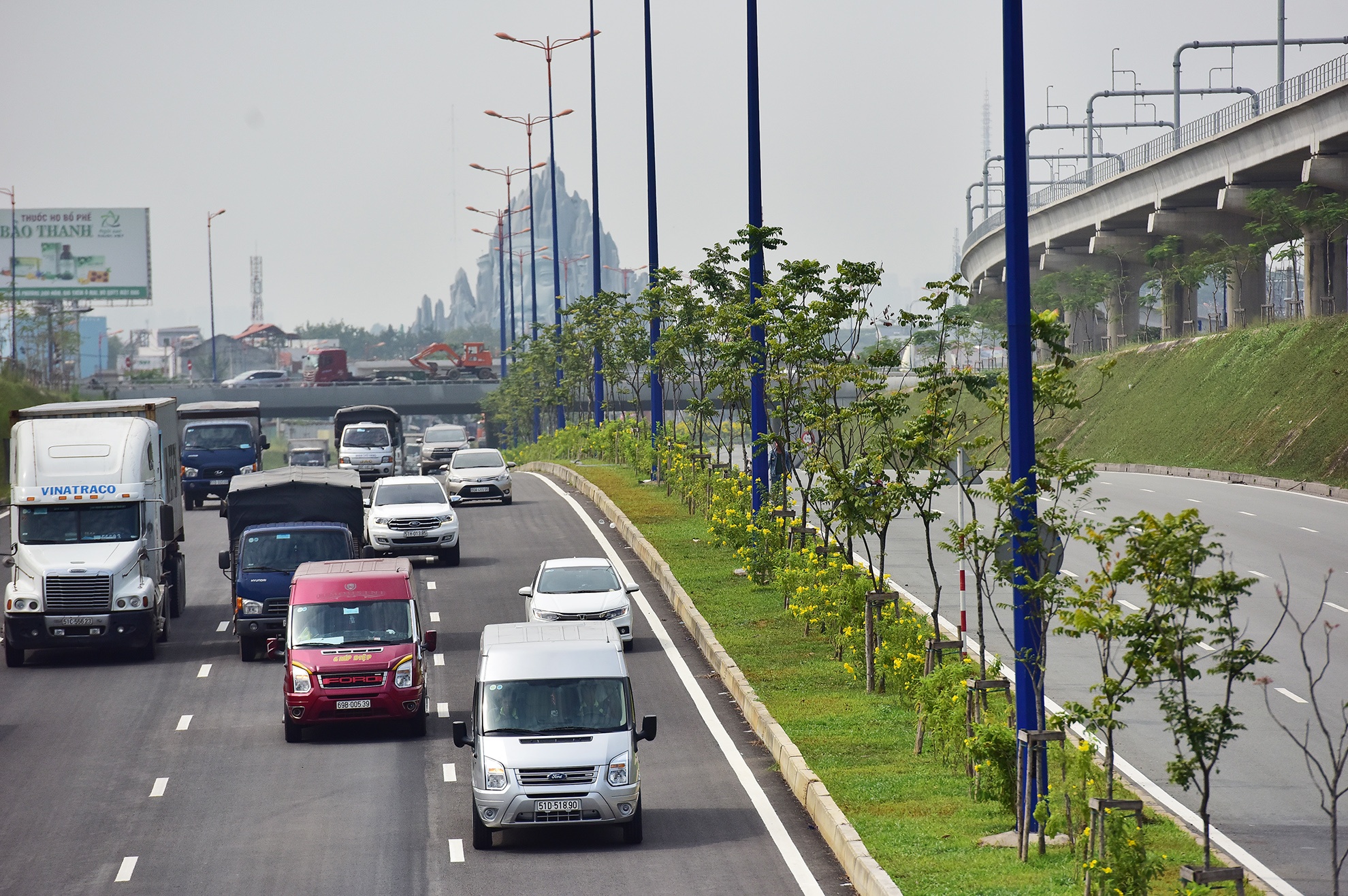 Thong xe nut giao thong DHQG TP.HCM anh 7