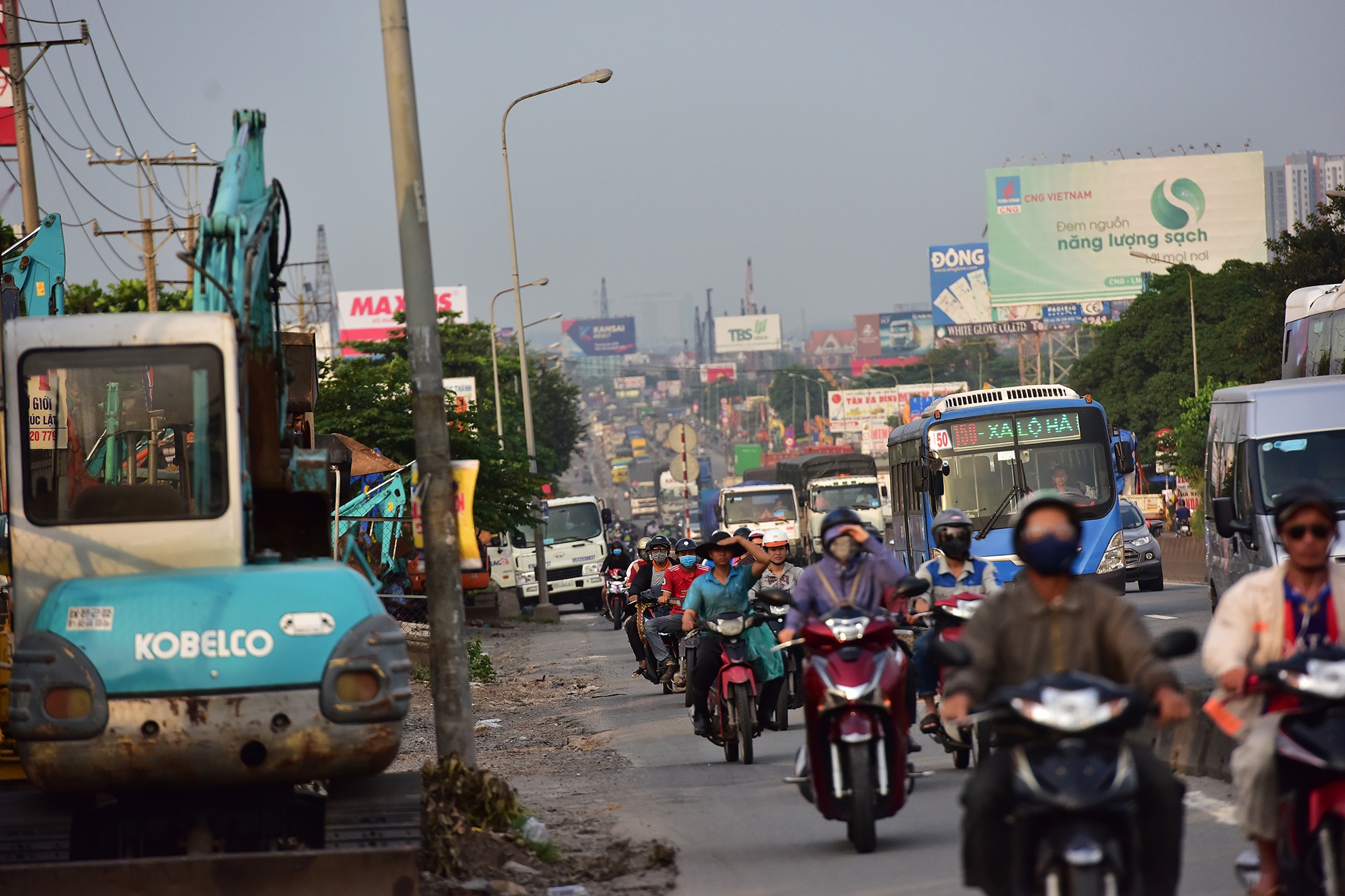 Thong xe nut giao thong DHQG TP.HCM anh 11