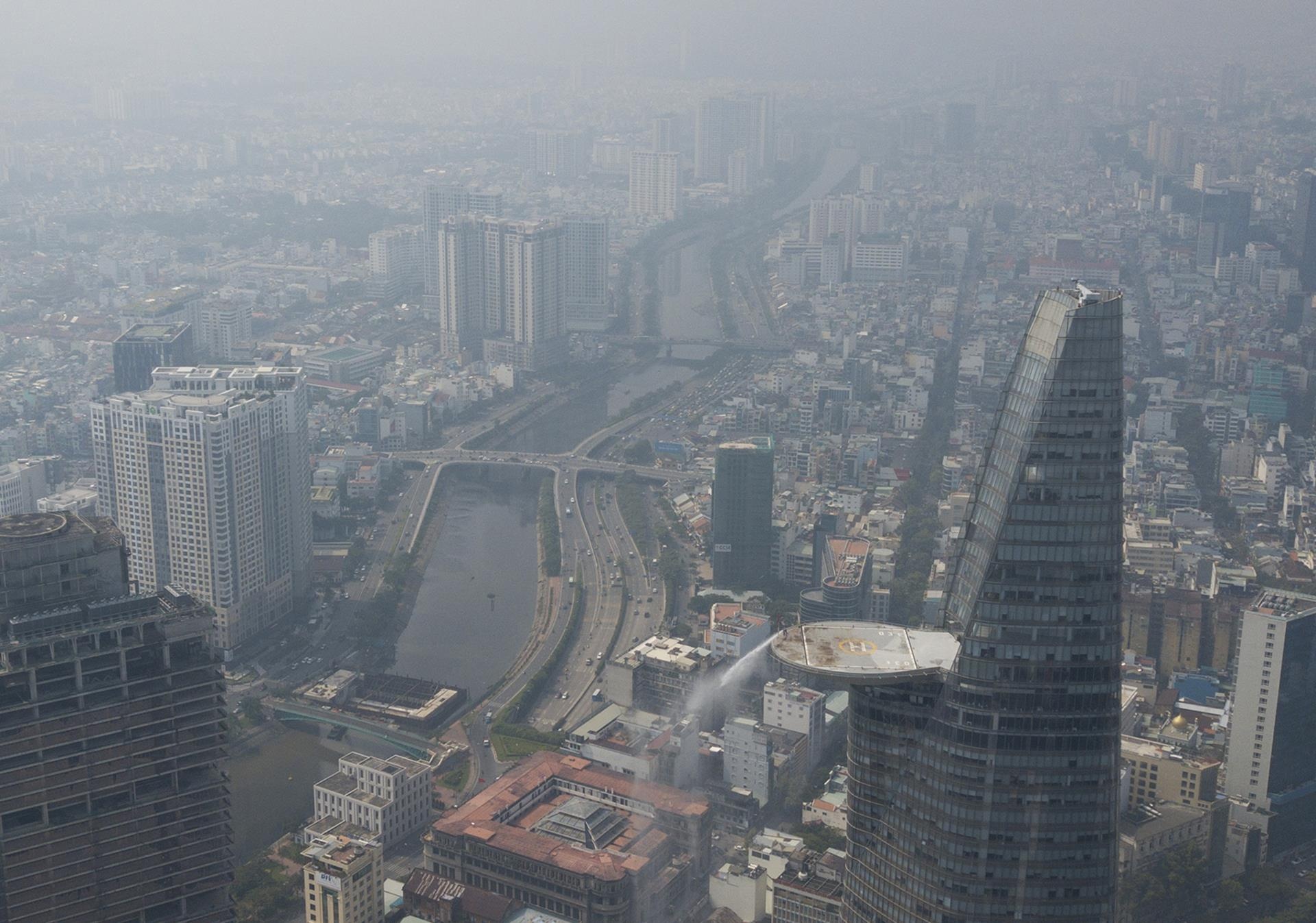 Bau troi mit mu thoi diem TP.HCM o nhiem thu 4 the gioi hinh anh