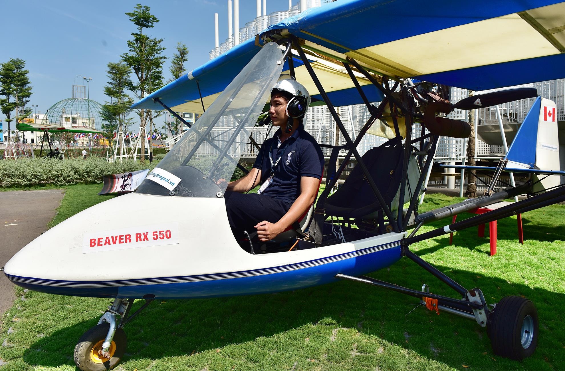 May bay sieu nhe xuat hien tai trien lam hang khong o TP.HCM hinh anh