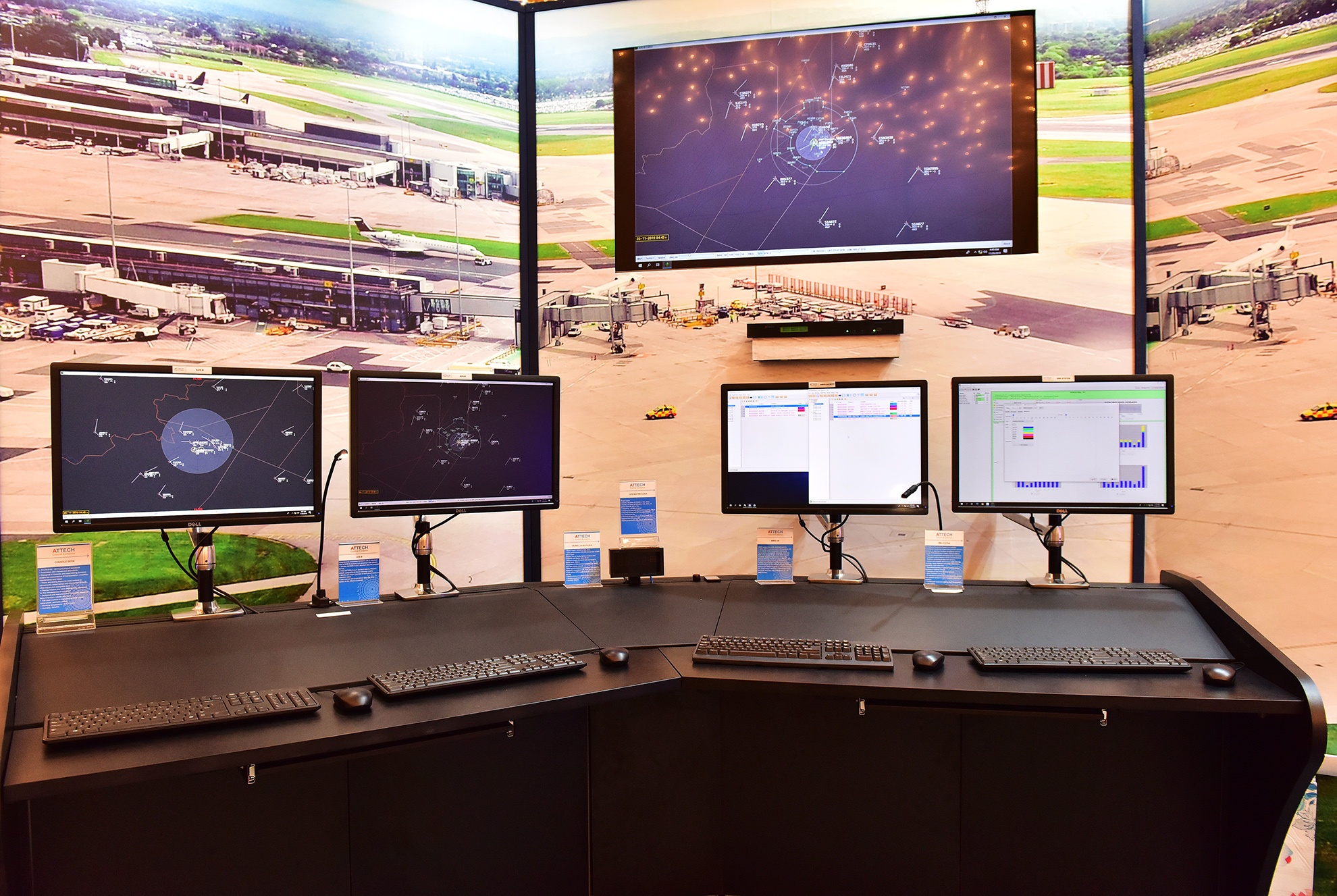 may bay sieu nhe tai trien lam hang khong o TP.HCM anh 1