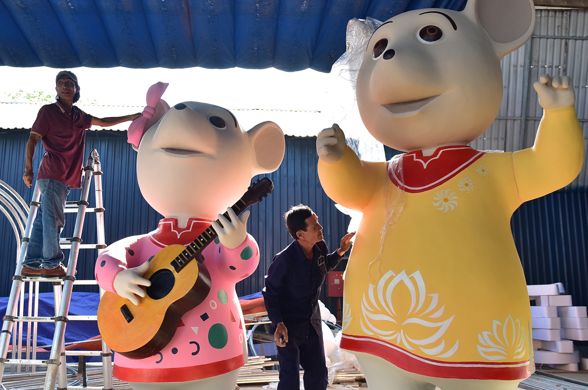 Cap chuot khong lo sap duoc trung bay o duong hoa Nguyen Hue hinh anh