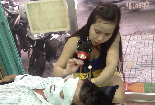 Keo nhau di... nho toc bac giai tri o Sai Gon hinh anh