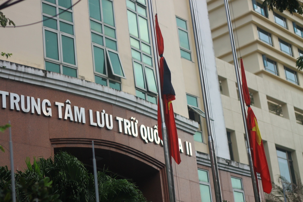 TP.HCM dong loat treo co ru, nghi kinh doanh hinh anh