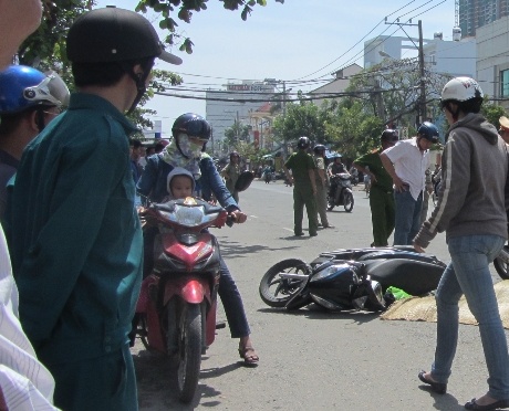 Thieu nu bi xe bon can ngang nguoi chet tham hinh anh