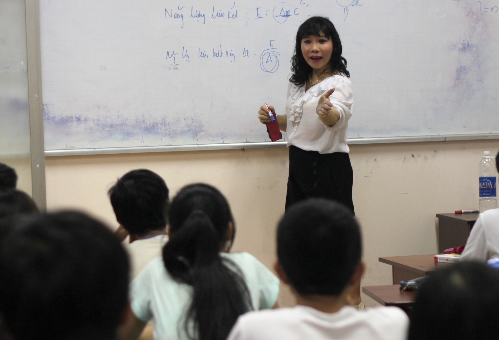 Co giao chuyen gioi va khoanh khac tiet lo su that voi tro hinh anh