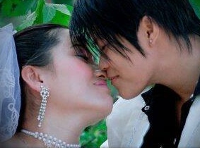 Doi dong tinh o Tien Giang khong so khi lam dam cuoi hinh anh