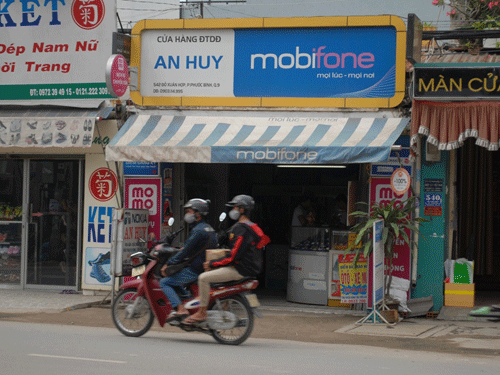 Hai phu nu ke lai phut bi cuop ke sung sat thai duong hinh anh