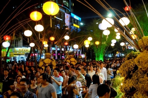 Le hoi nam moi cho gioi tre Sai Gon hinh anh