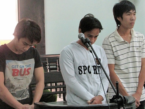 Danh cong an, anh em sinh doi cung lanh an hinh anh