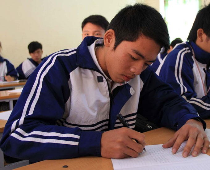 Thanh Hoa khen thuong hoc sinh cuu 2 em nho 3 trieu dong hinh anh