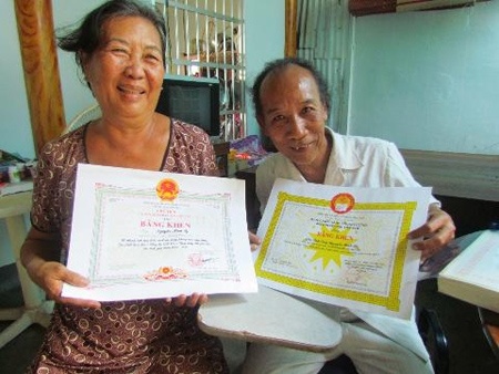 Vo chong gia ban nha nuoi con nguoi khac an hoc hinh anh