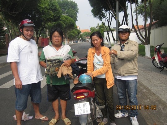 'Hiep si' bat cap doi lua nguoi ban ve so dao hinh anh