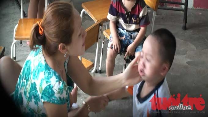 Vu day doa tre mam non boc lo yeu kem trong quan ly hinh anh