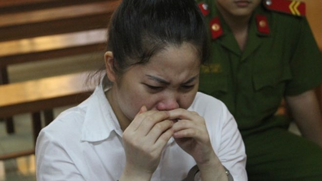 Chem vao co chong vi dua vo be ve nha song chung hinh anh
