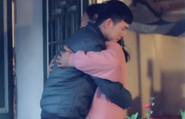 Clip cam dong ve tinh me hinh anh