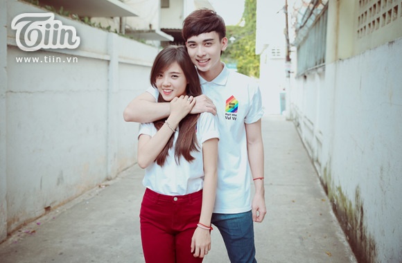Nhung cai nhat cua cac cap doi dinh dam tren mang hinh anh
