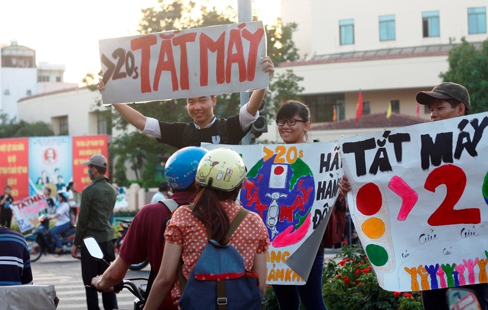 Nhieu hoat dong soi noi huong ung Gio Trai dat hinh anh