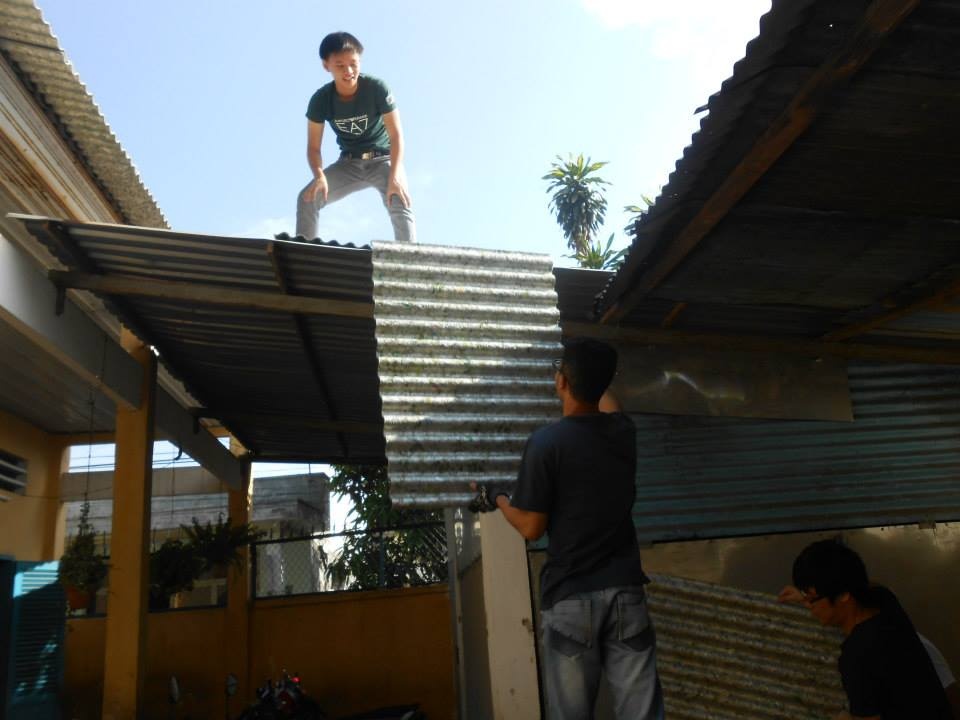 Tam lop mai truong duoc lam tu 1,5 trieu hop sua hinh anh