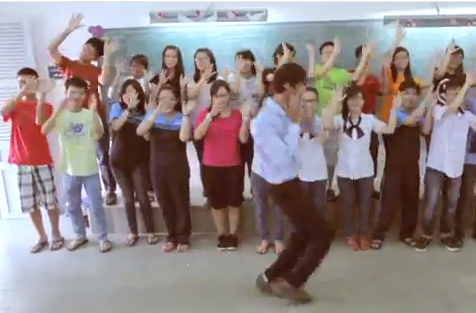 Saigon is happy hinh anh