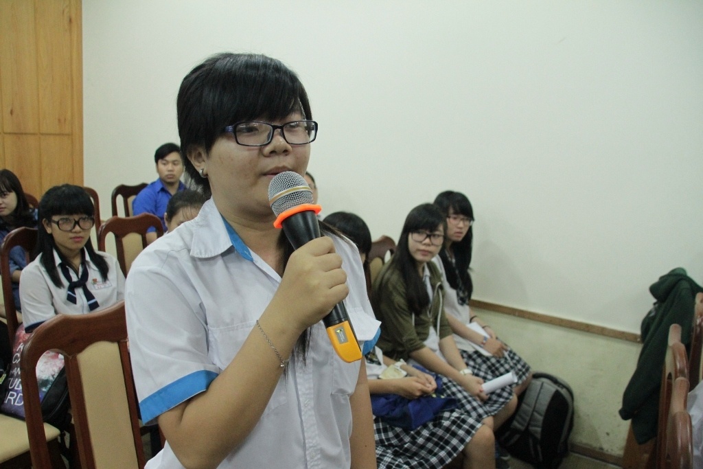 Hoc sinh chat van lanh dao TP.HCM ve cai cach giao duc hinh anh