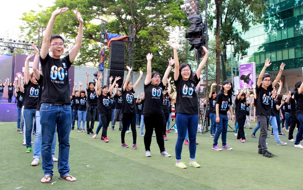 1.000 ban tre nhay flashmob cho don Gio Trai dat hinh anh