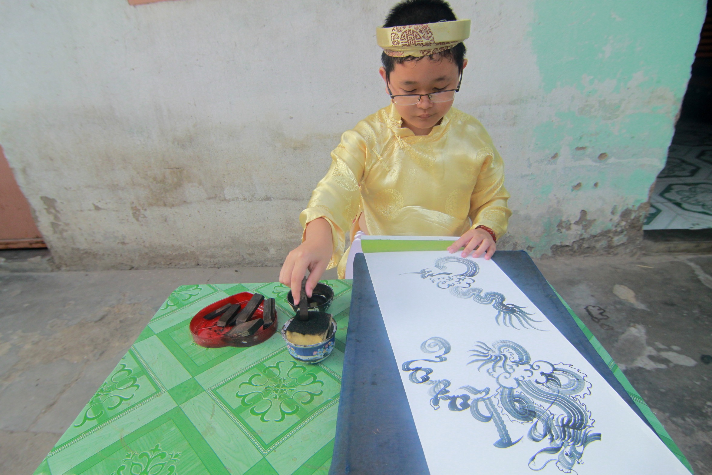 Kiet ve chu rong phung hinh anh