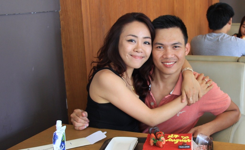 Cặp đôi tại một quán ăn nhân dịp Valantine 2013.