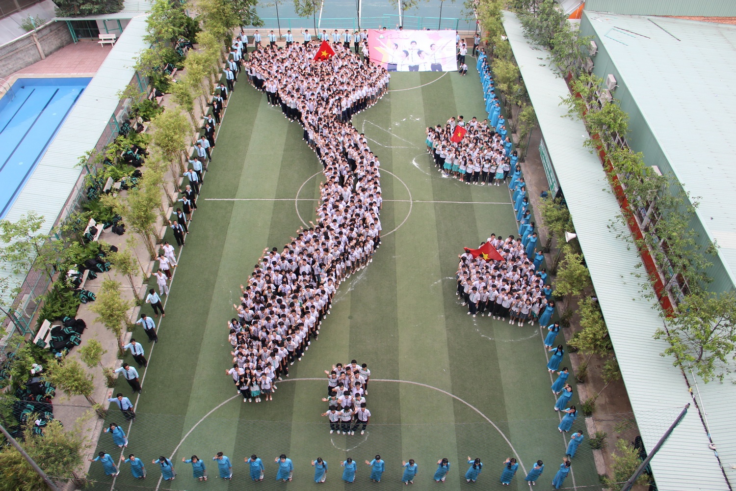 800 hoc sinh xep ban do Viet Nam hinh anh