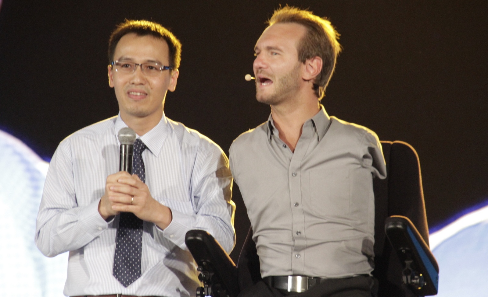 Nick chi xuat hien 10 phut trong dem gala hinh anh