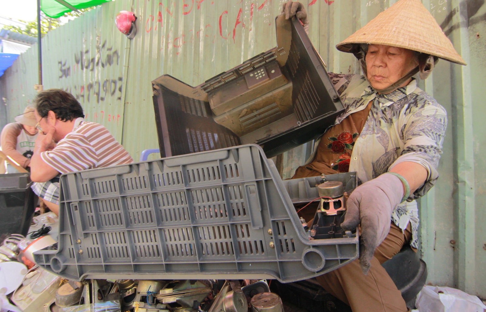 Cu ba muu sinh bang nghe 