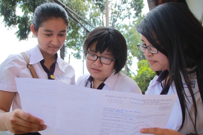 TP.HCM cong bo diem tot nghiep, hai thu khoa dat 39 diem hinh anh