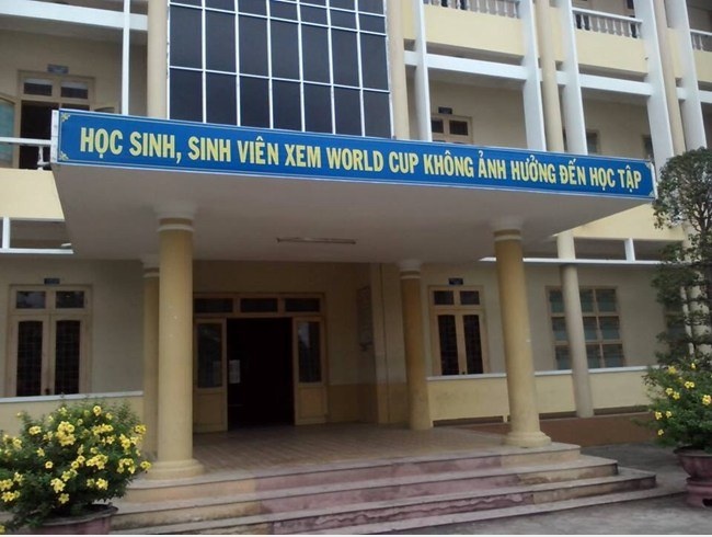 Truong Dien luc treo bang ron xem World Cup khong ca do hinh anh