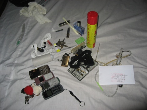 Hai đối tượng trong một đường dây buôn bán ma túy tại cơ quan công an tỉnh Hòa Bình.